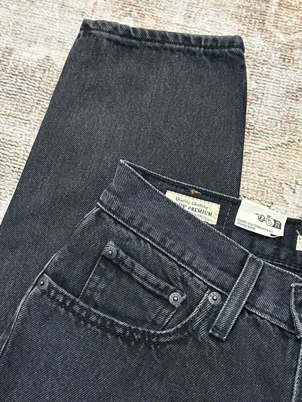 Woman’s NWTs Black Levi’s 80s Mom Jeans